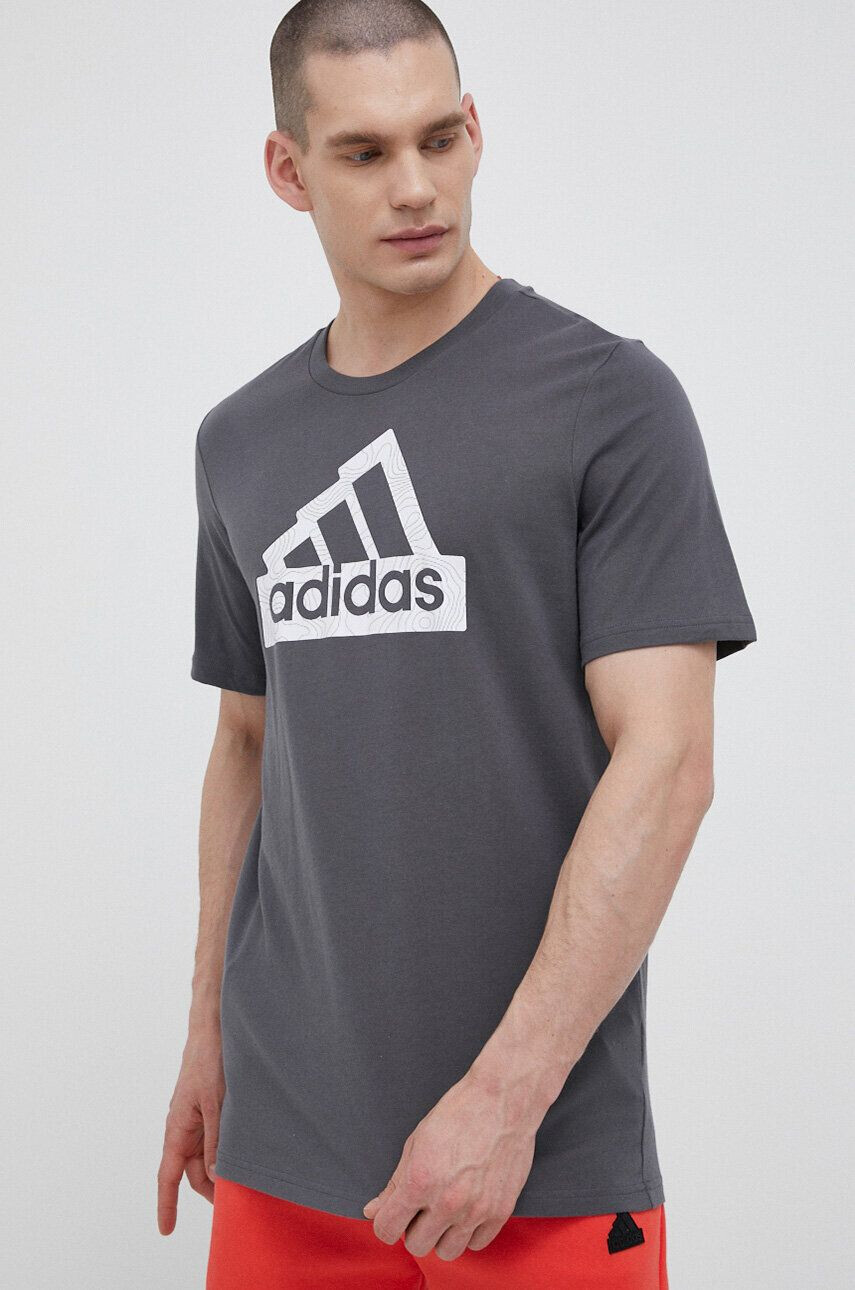 adidas Памучна тениска в сиво с принт - Pepit.bg