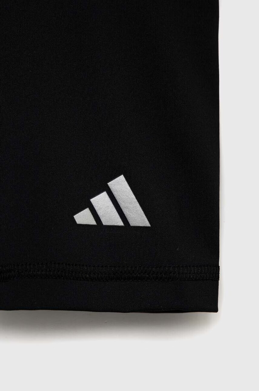adidas Performance Детски къси панталони TF SHRT в черно с изчистен дизайн - Pepit.bg