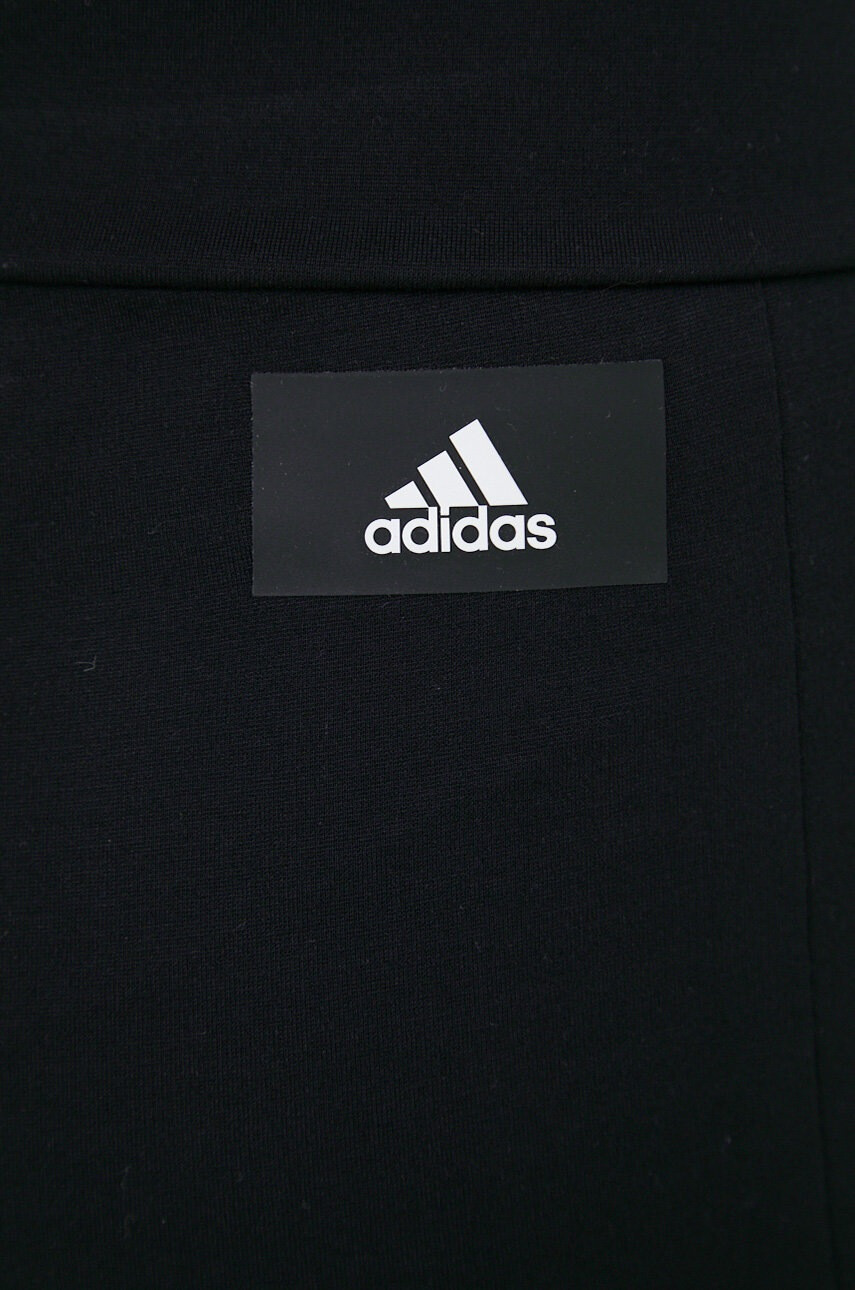 adidas Performance Клин HE3073 в черно с изчистен дизайн - Pepit.bg