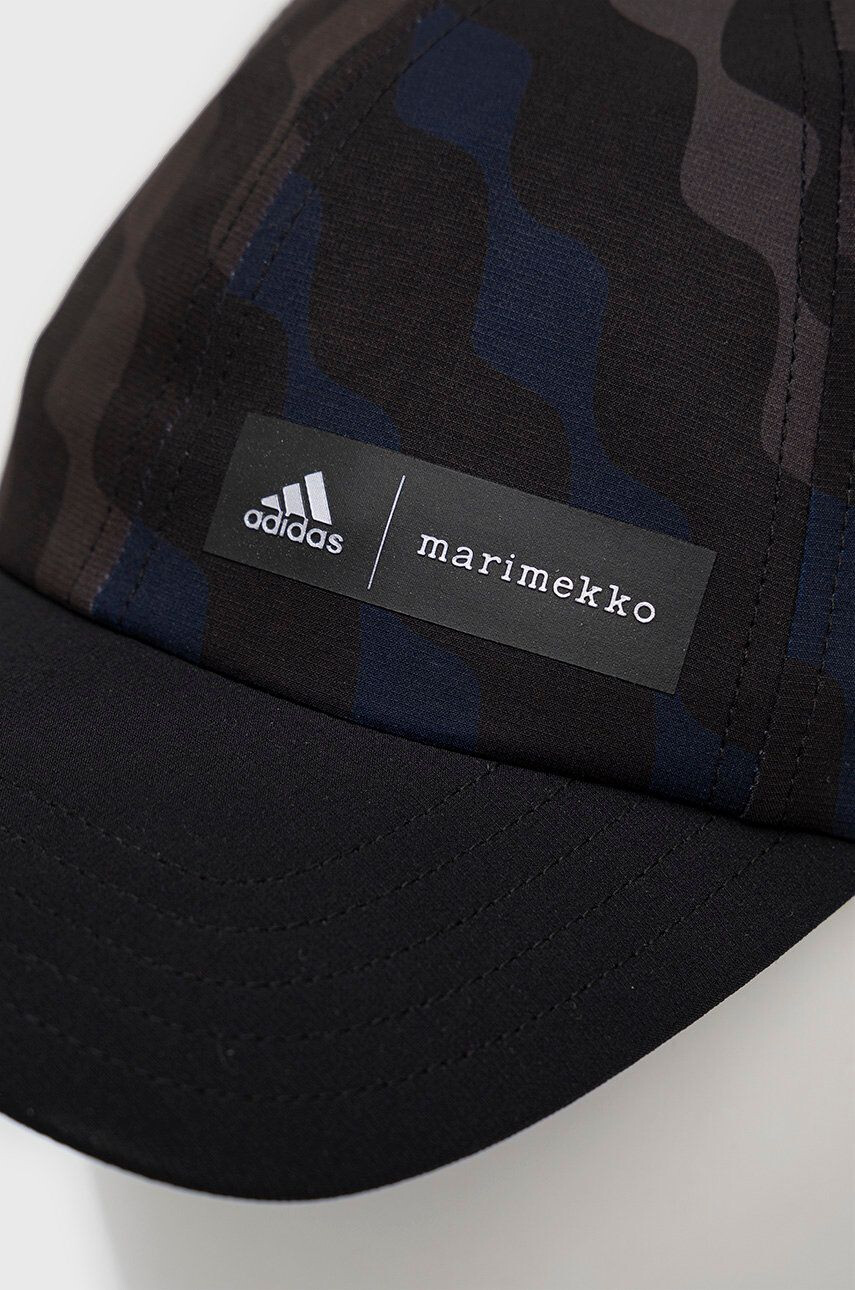 adidas Performance Шапка с козирка Marimekko в черно с десен - Pepit.bg