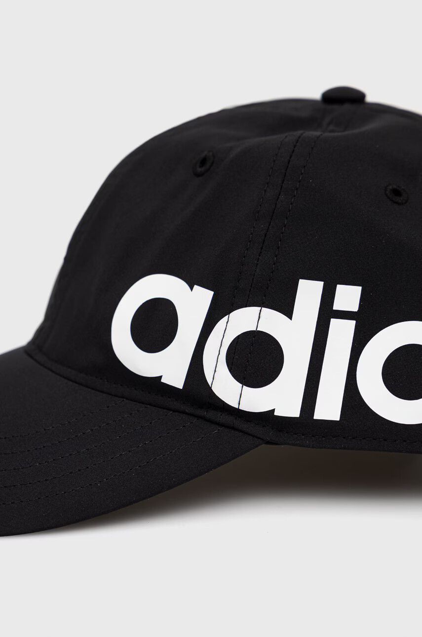 adidas Шапка в черно с принт - Pepit.bg