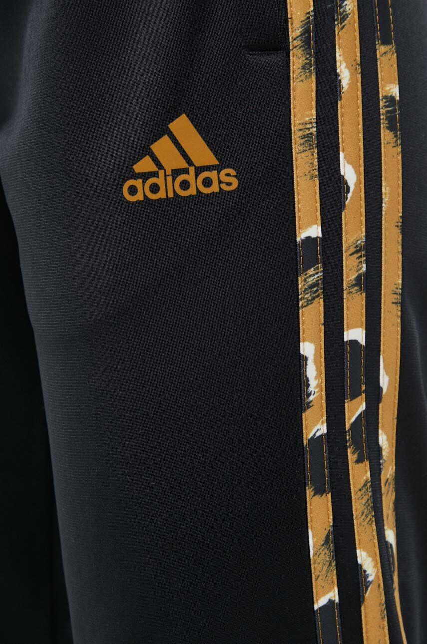 adidas Спортен панталон в черно с апликация - Pepit.bg