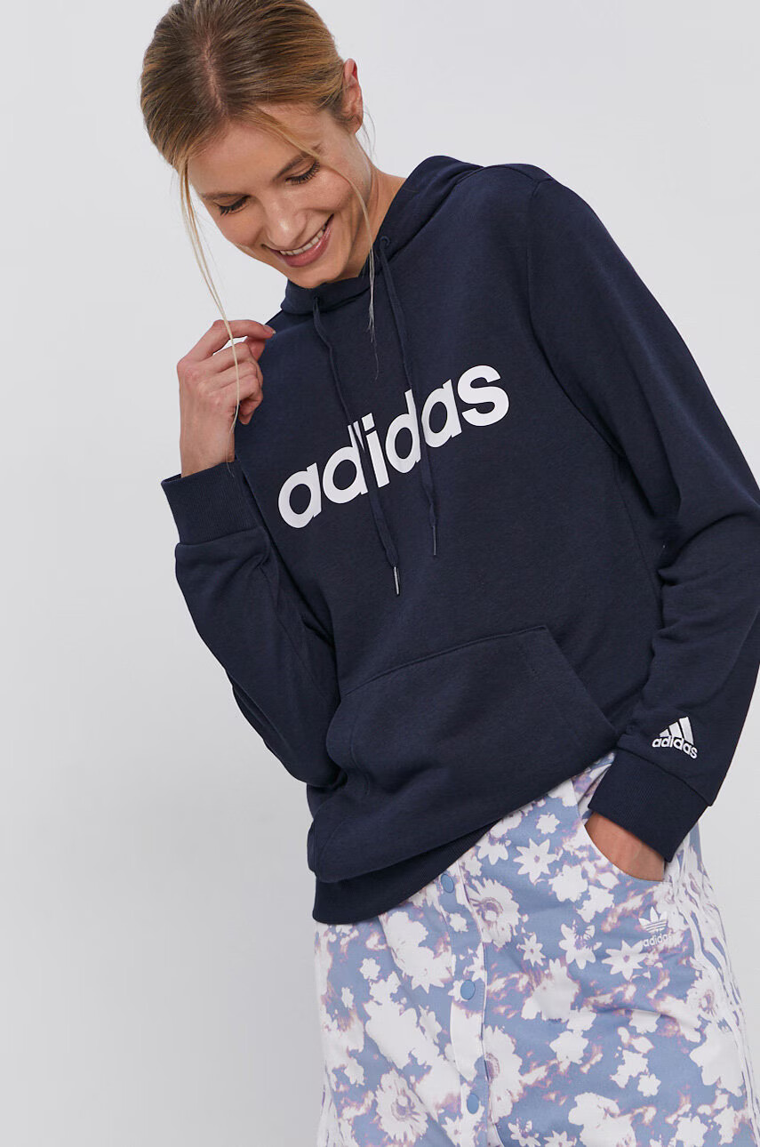 adidas Суичър H07797 дамски в тъмносиньо с принт - Pepit.bg