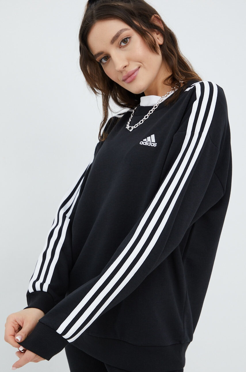 adidas Суичър HC9124 в черно с апликация - Pepit.bg