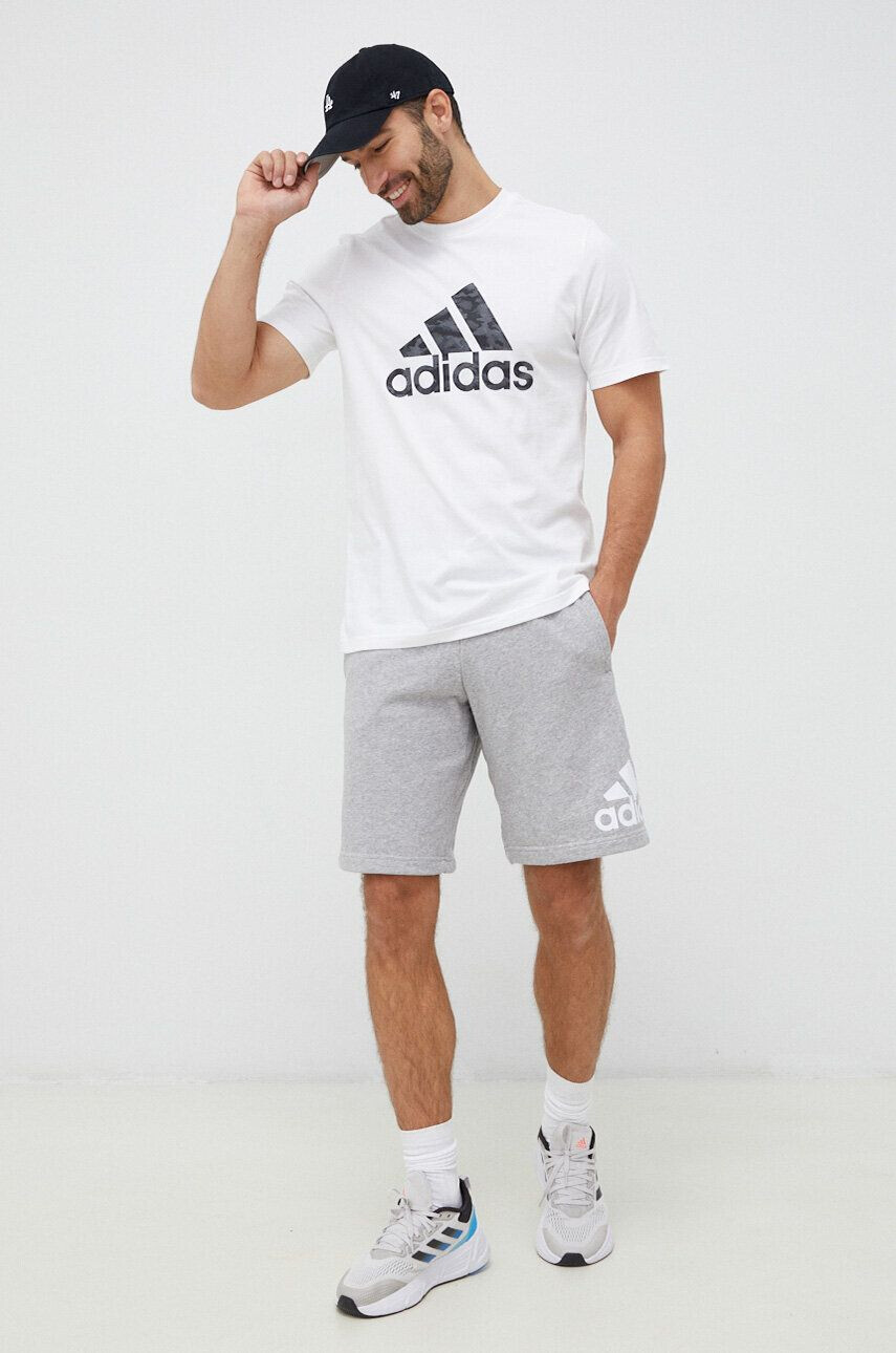 adidas Тениска в бяло с принт - Pepit.bg