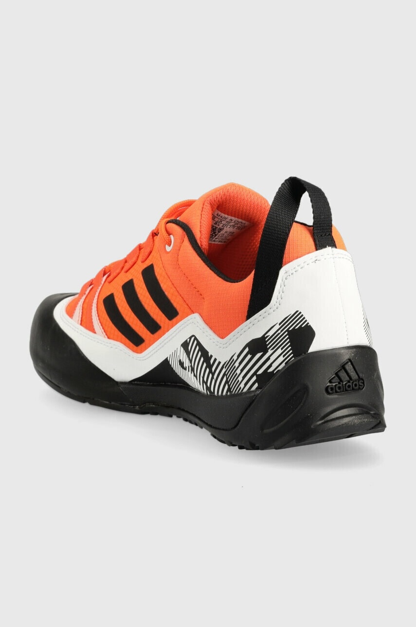 adidas TERREX Обувки Swift Solo 2 в оранжево - Pepit.bg