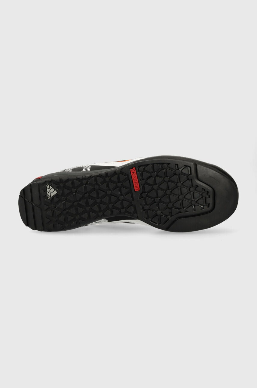 adidas TERREX Обувки Swift Solo 2 в оранжево - Pepit.bg