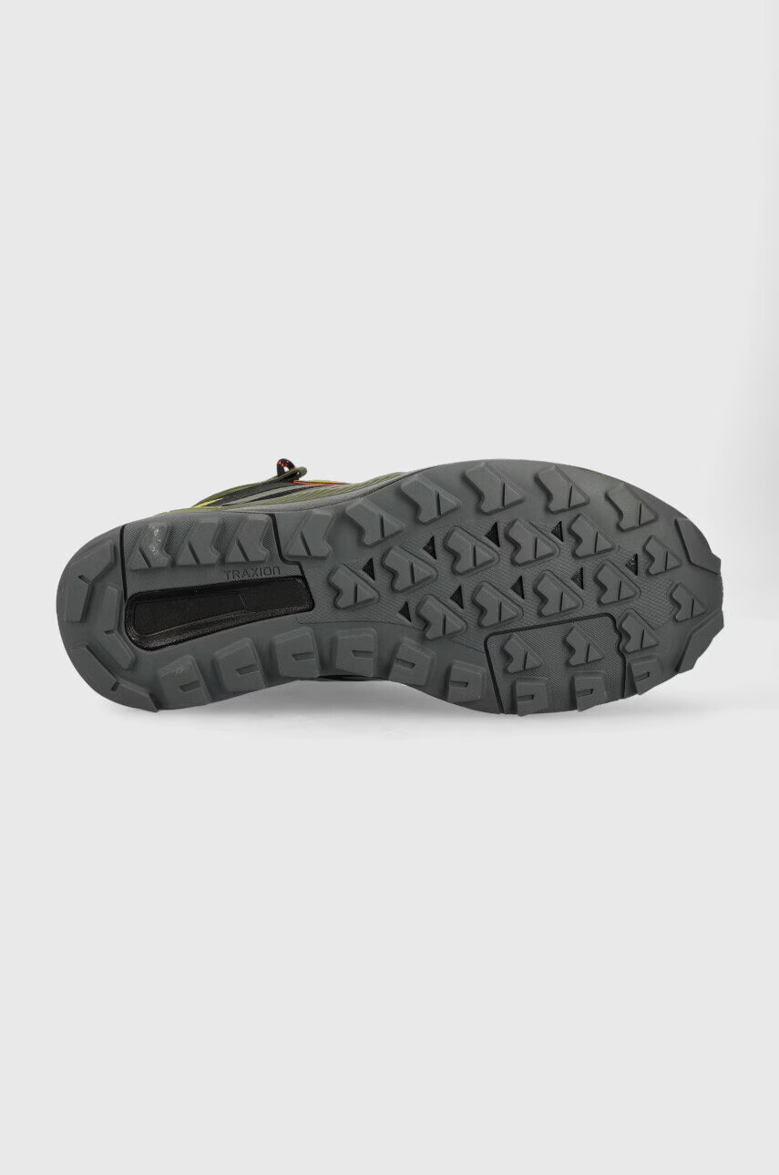 adidas TERREX Обувки Trailmaker Mid в зелено с изолация - Pepit.bg