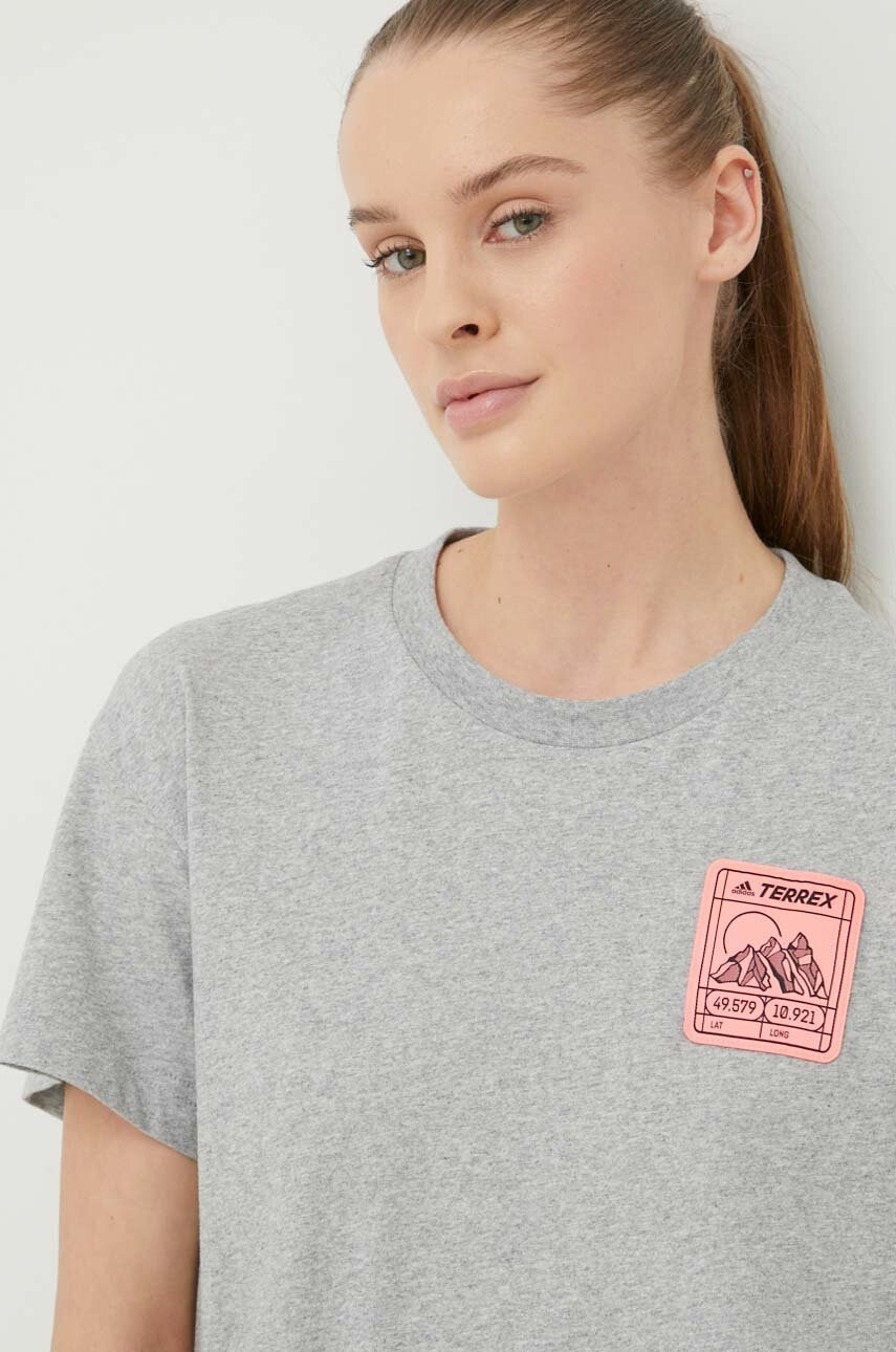 adidas TERREX Тениска Patch Mountain H50943 в сиво - Pepit.bg