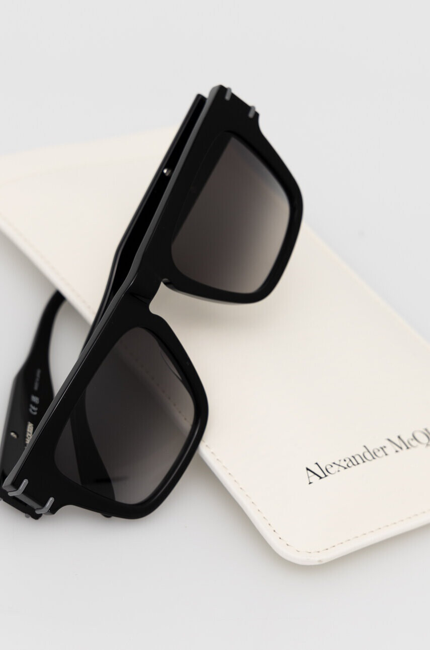 Alexander McQueen Слънчеви очила в черно - Pepit.bg