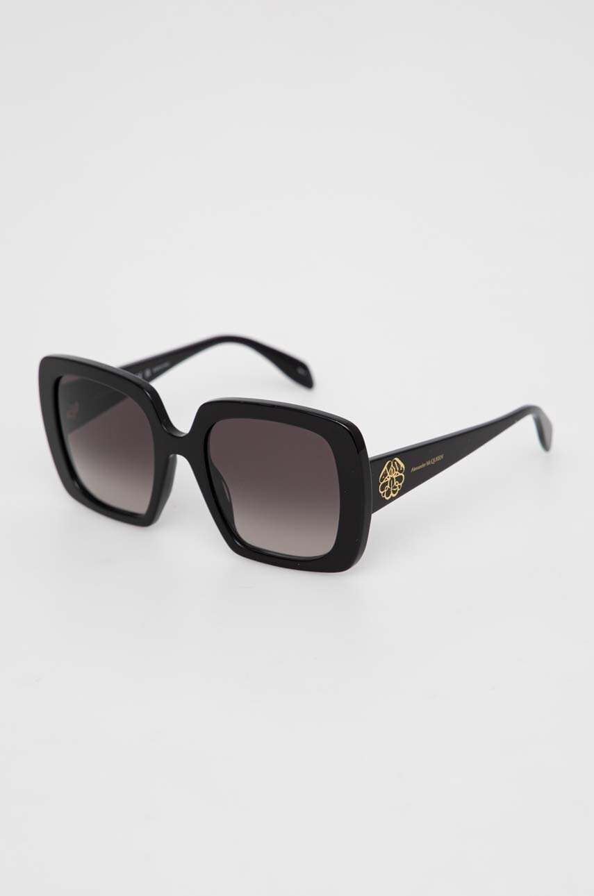 Alexander McQueen Слънчеви очила AM0378S в черно - Pepit.bg