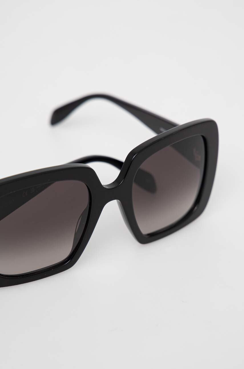 Alexander McQueen Слънчеви очила AM0378S в черно - Pepit.bg