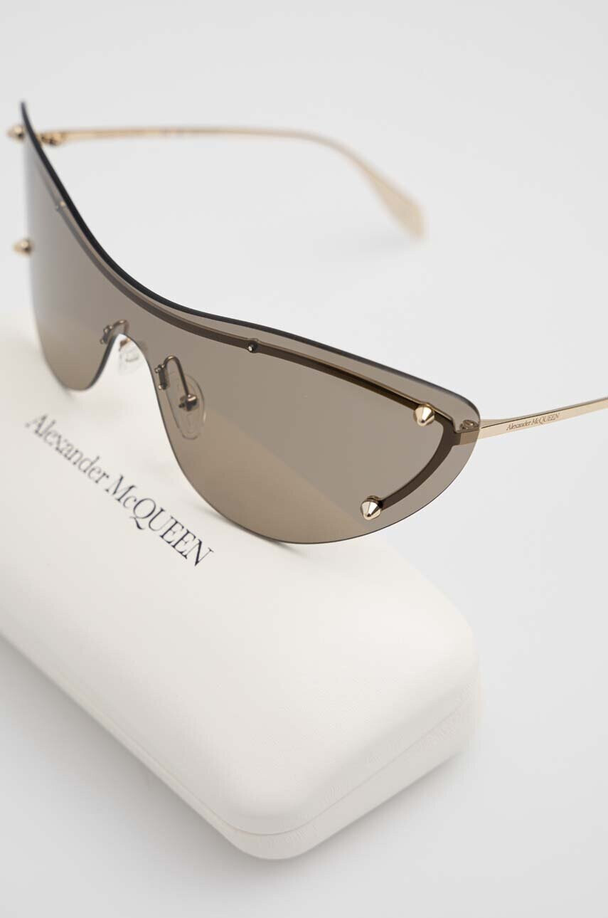 Alexander McQueen Слънчеви очила AM0413S в златисто - Pepit.bg
