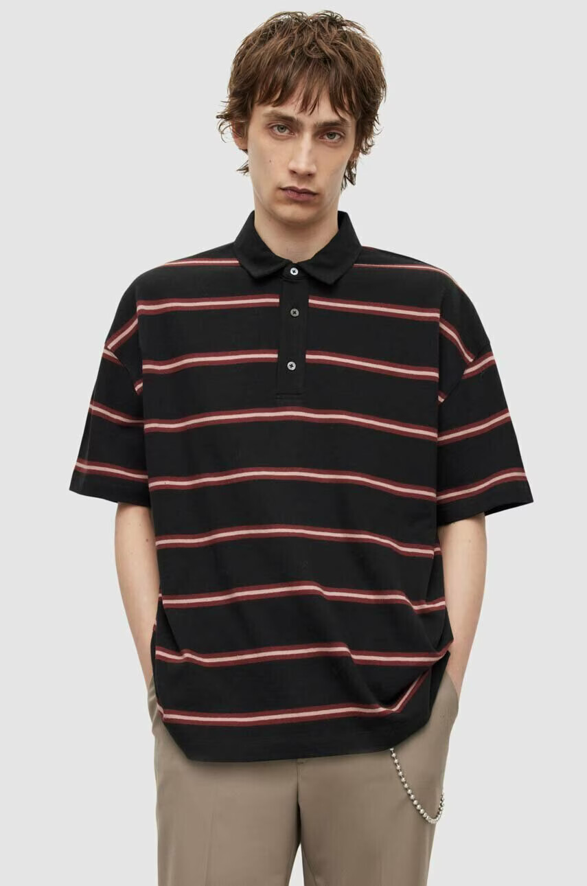 AllSaints Памучна тениска с яка в черно с десен - Pepit.bg