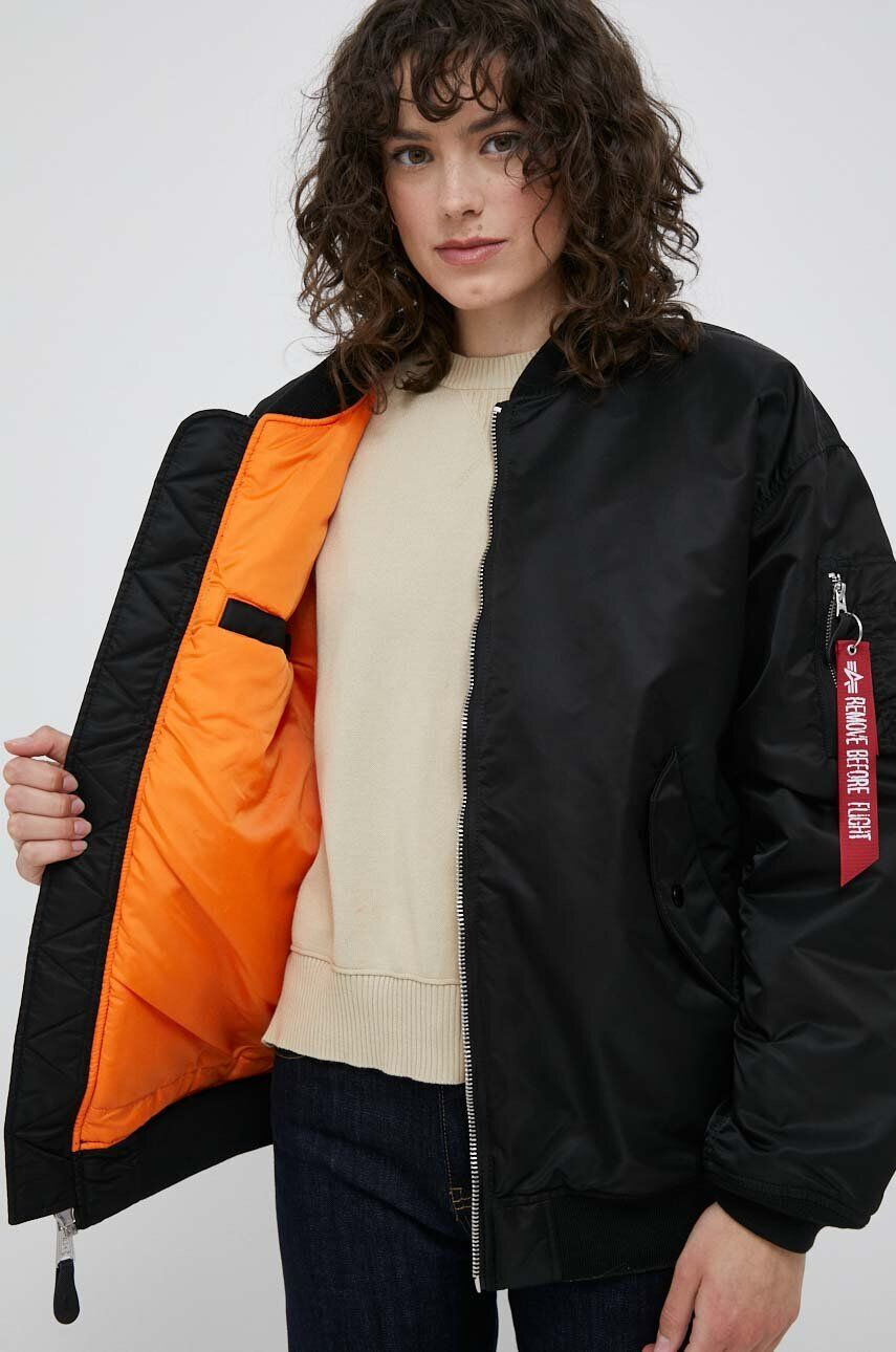 Alpha Industries Яке бомбър MA-1 CORE WMN в черно със зимна изолация с уголемена кройка - Pepit.bg