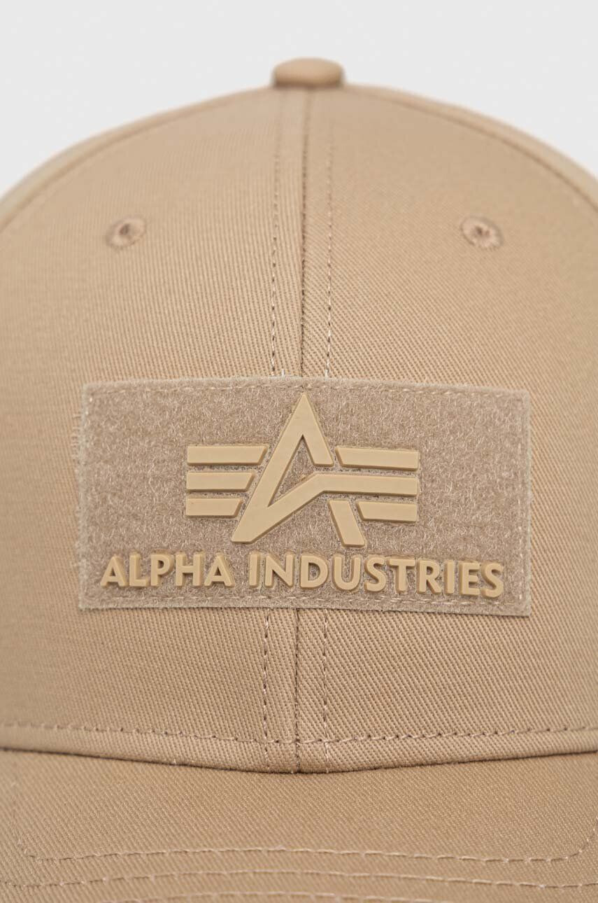 Alpha Industries Памучна шапка в бежово с апликация - Pepit.bg