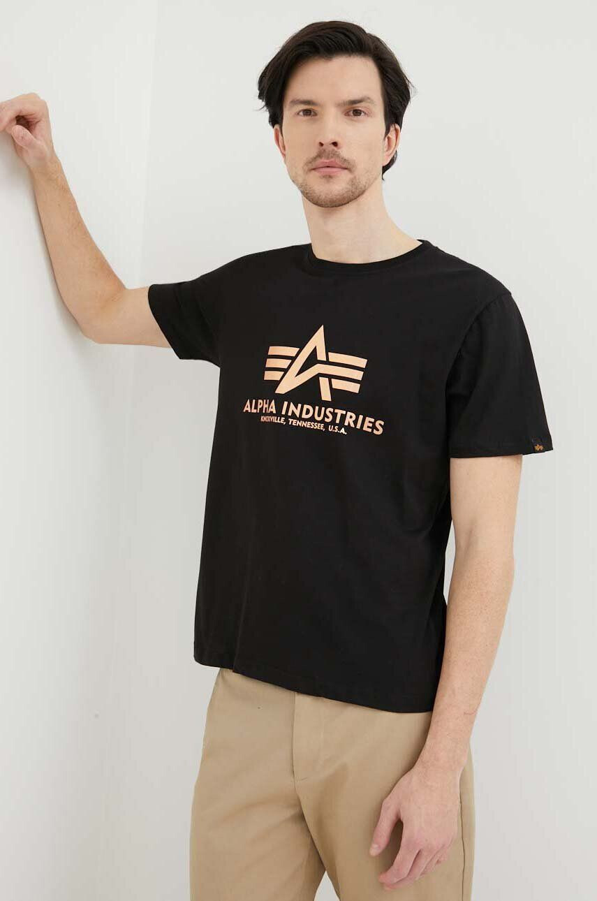 Alpha Industries Памучна тениска Basic T-Shirt Foil Print в черно с принт 100501FP.365 - Pepit.bg