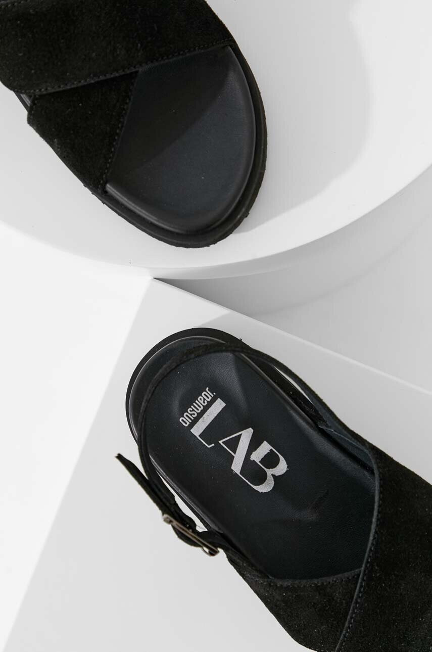 Answear Lab Сандали от велур в черно - Pepit.bg