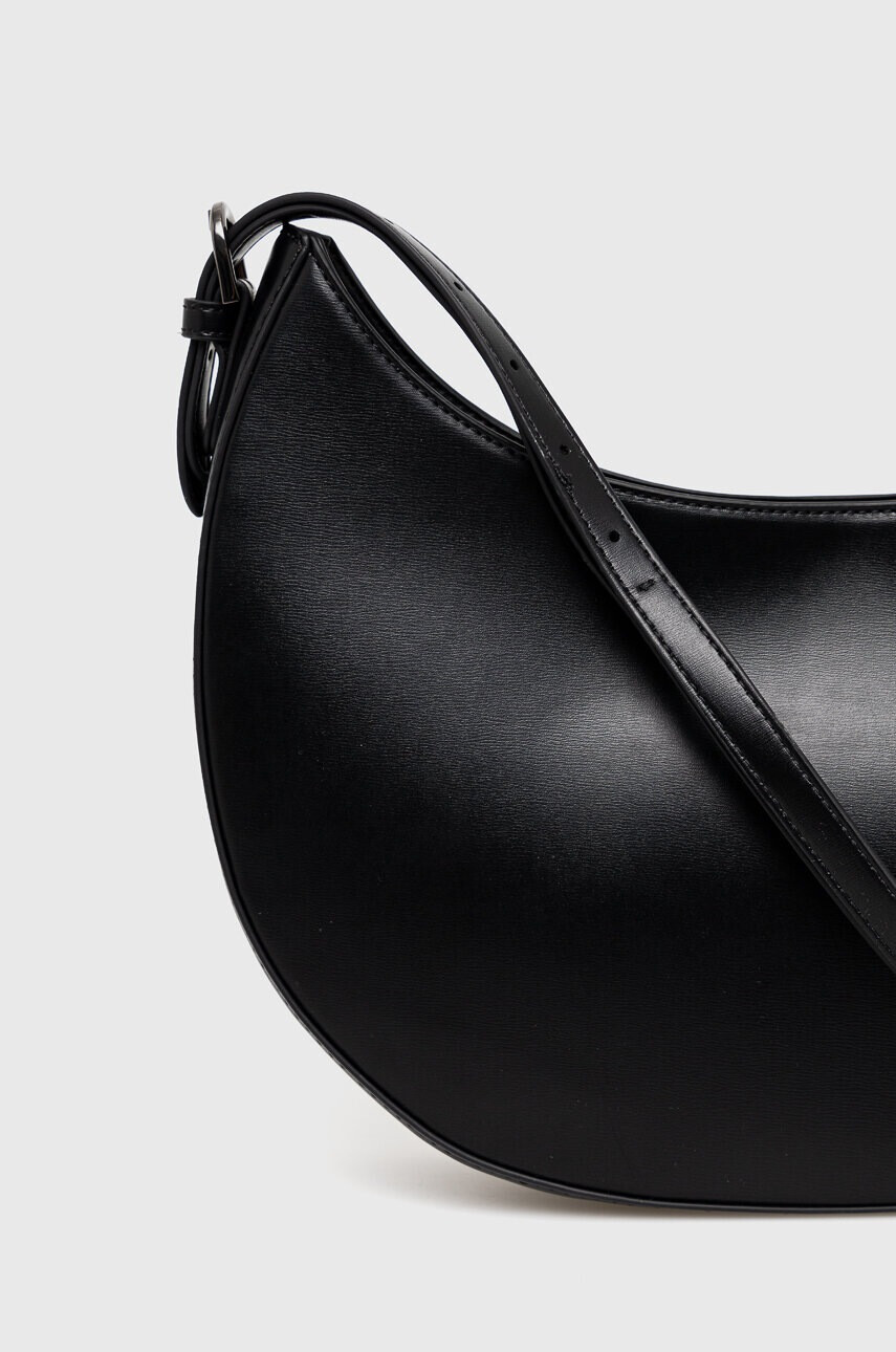 Armani Exchange Чанта в черно - Pepit.bg