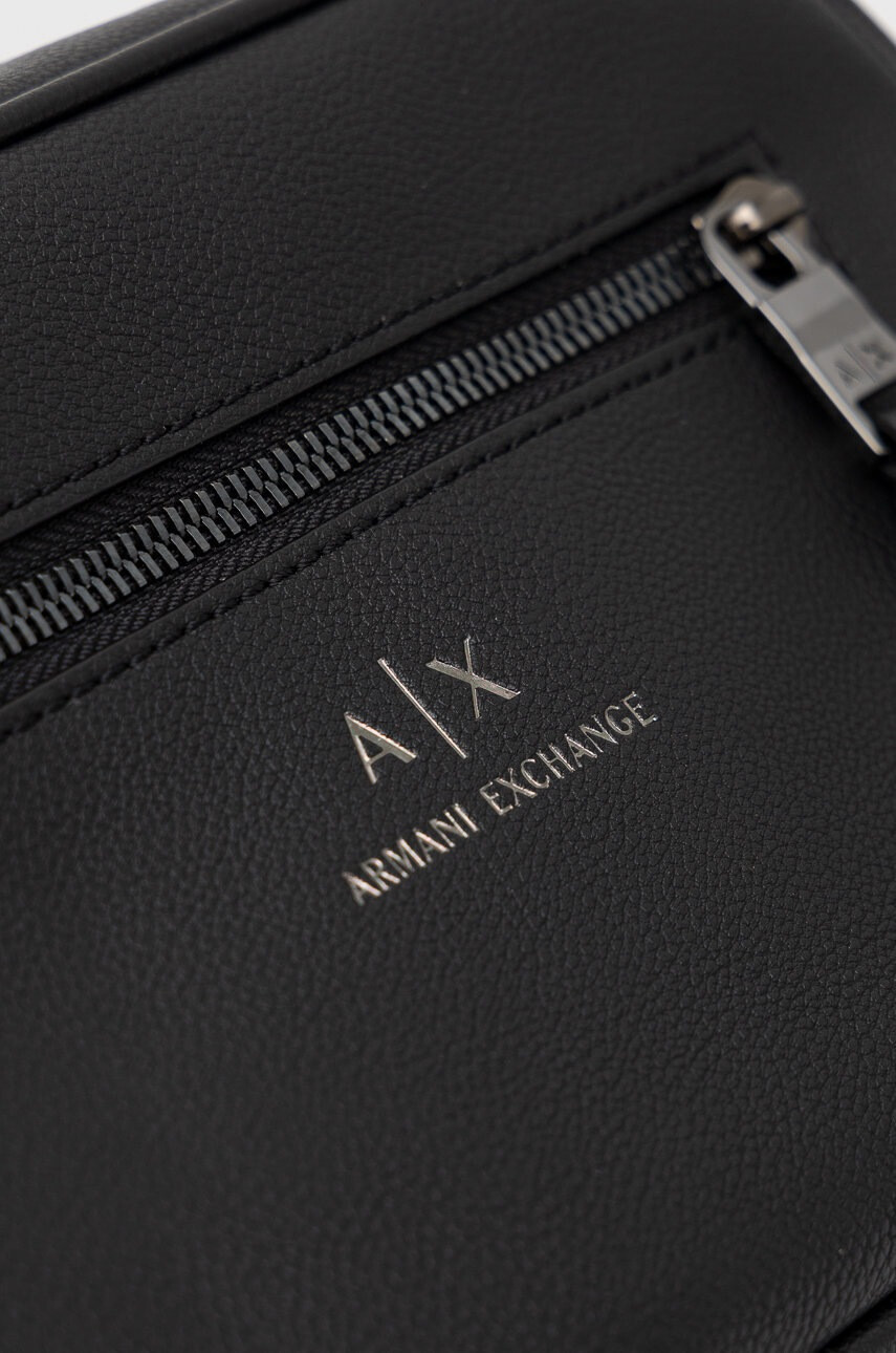 Armani Exchange Козметична чанта в черно - Pepit.bg