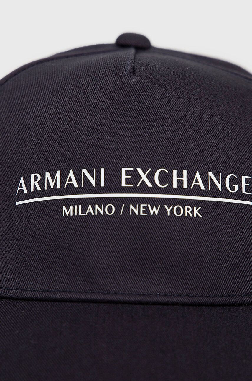 Armani Exchange Памучна шапка в оранжево с апликация - Pepit.bg