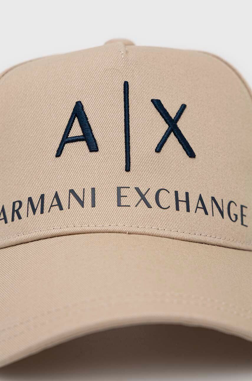 Armani Exchange Памучна шапка в бежово с апликация - Pepit.bg