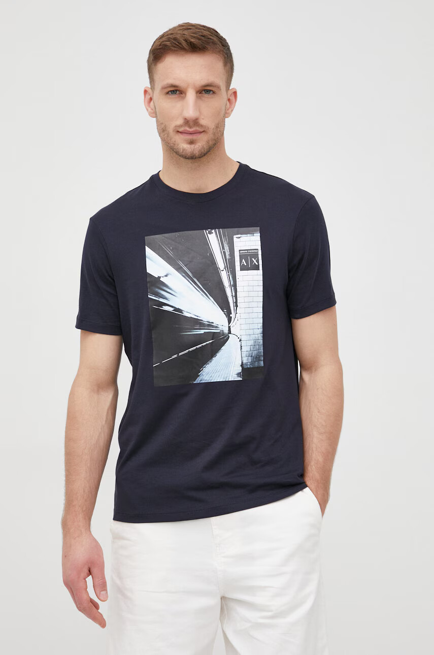 Armani Exchange Памучна тениска в тъмносиньо с принт - Pepit.bg