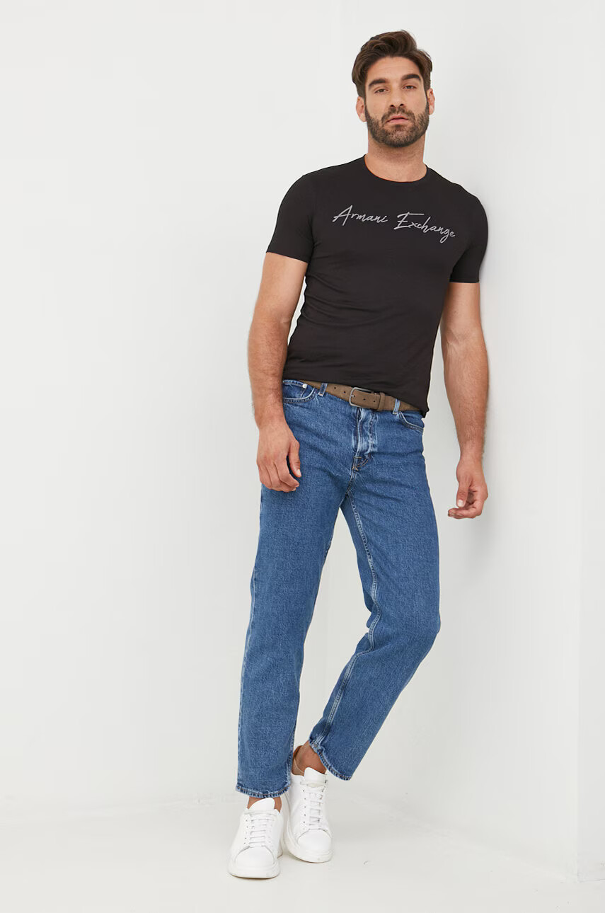 Armani Exchange Памучна тениска в черно с апликация - Pepit.bg