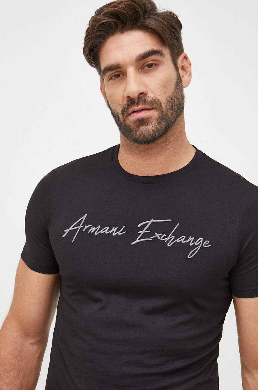 Armani Exchange Памучна тениска в черно с апликация - Pepit.bg