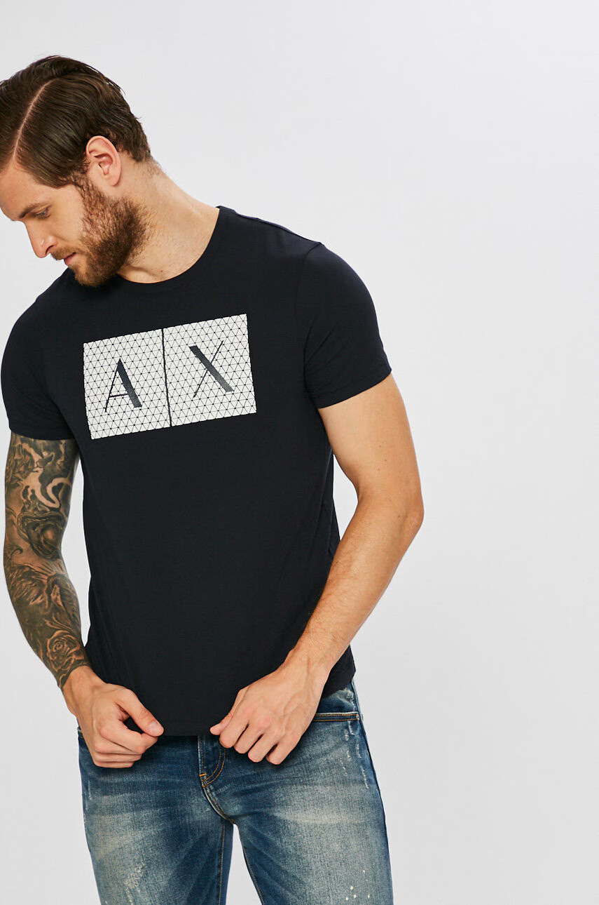 Armani Exchange Памучна тениска в тъмносиньо с принт - Pepit.bg