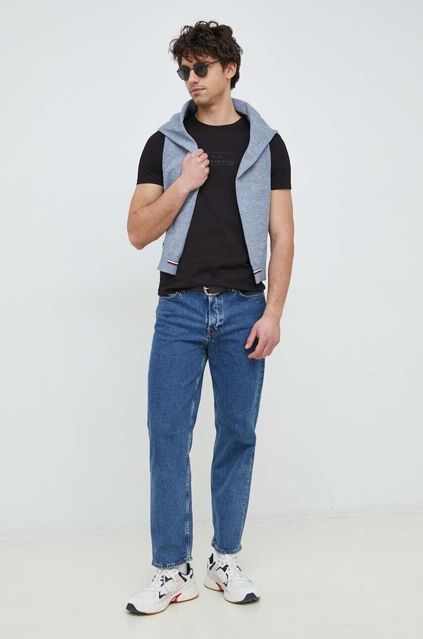 Armani Exchange Памучна тениска в черно с принт - Pepit.bg