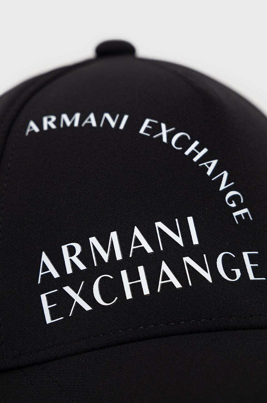 Armani Exchange Шапка в бяло с апликация - Pepit.bg