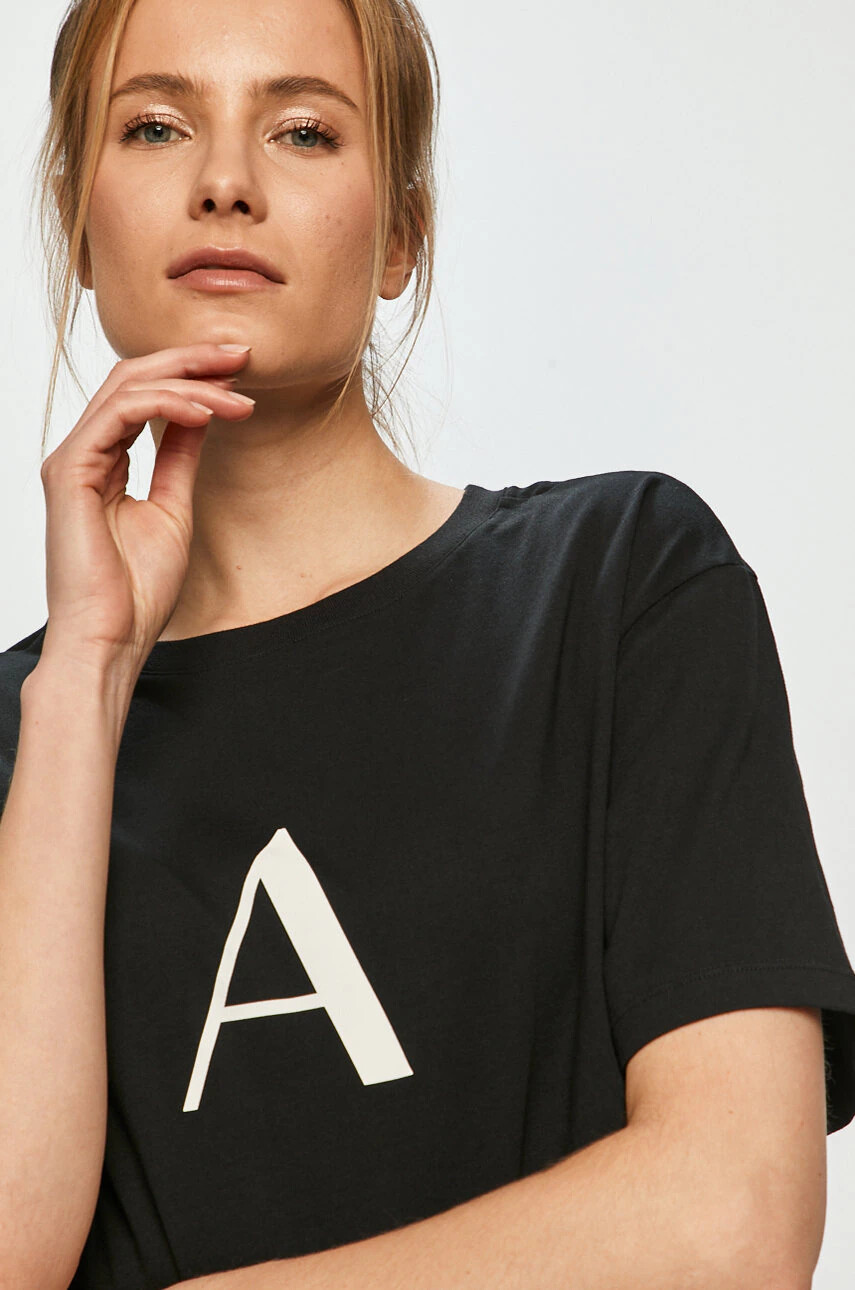 Armani Exchange Тениска в черно - Pepit.bg