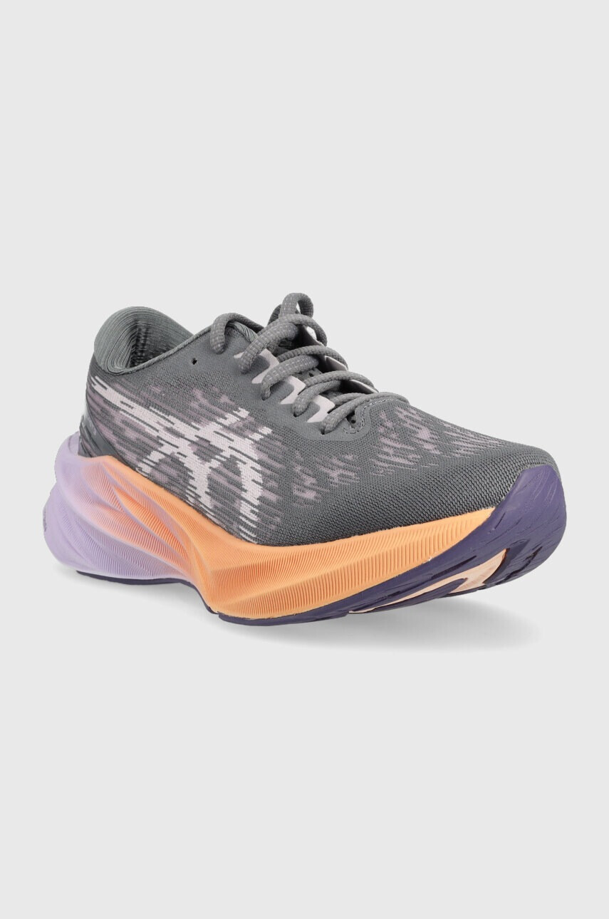 Asics Обувки за бягане Novablast 3 в сиво - Pepit.bg