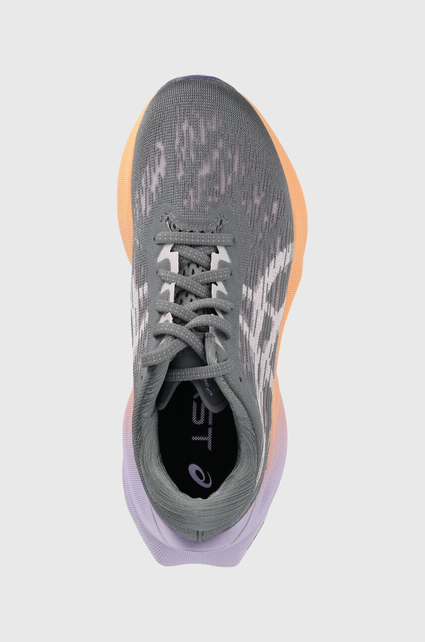 Asics Обувки за бягане Novablast 3 в сиво - Pepit.bg