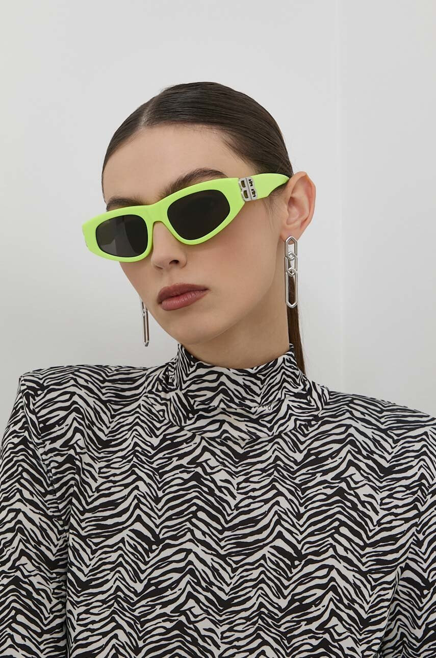 Balenciaga Слънчеви очила в зелено - Pepit.bg