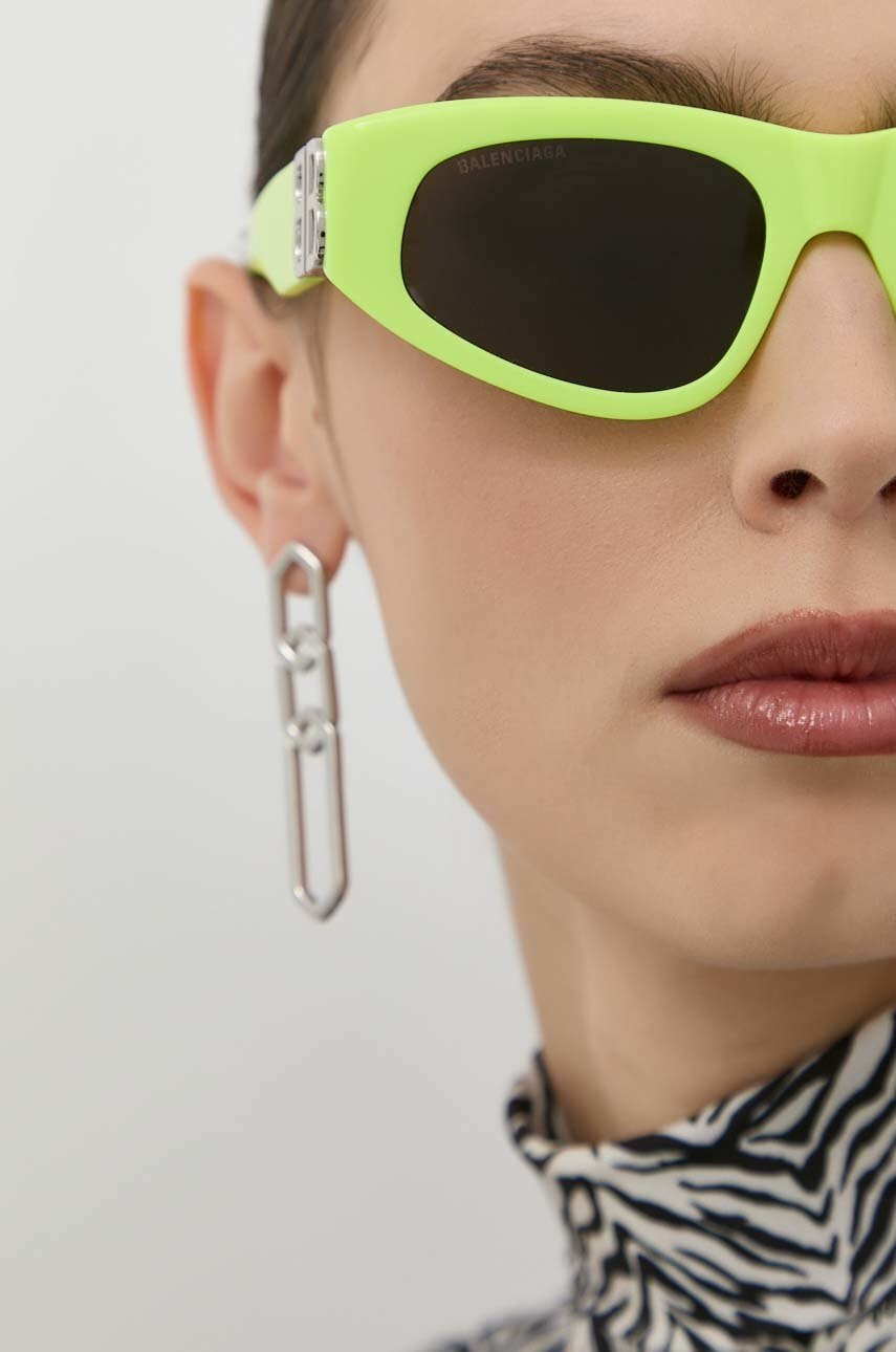 Balenciaga Слънчеви очила в зелено - Pepit.bg