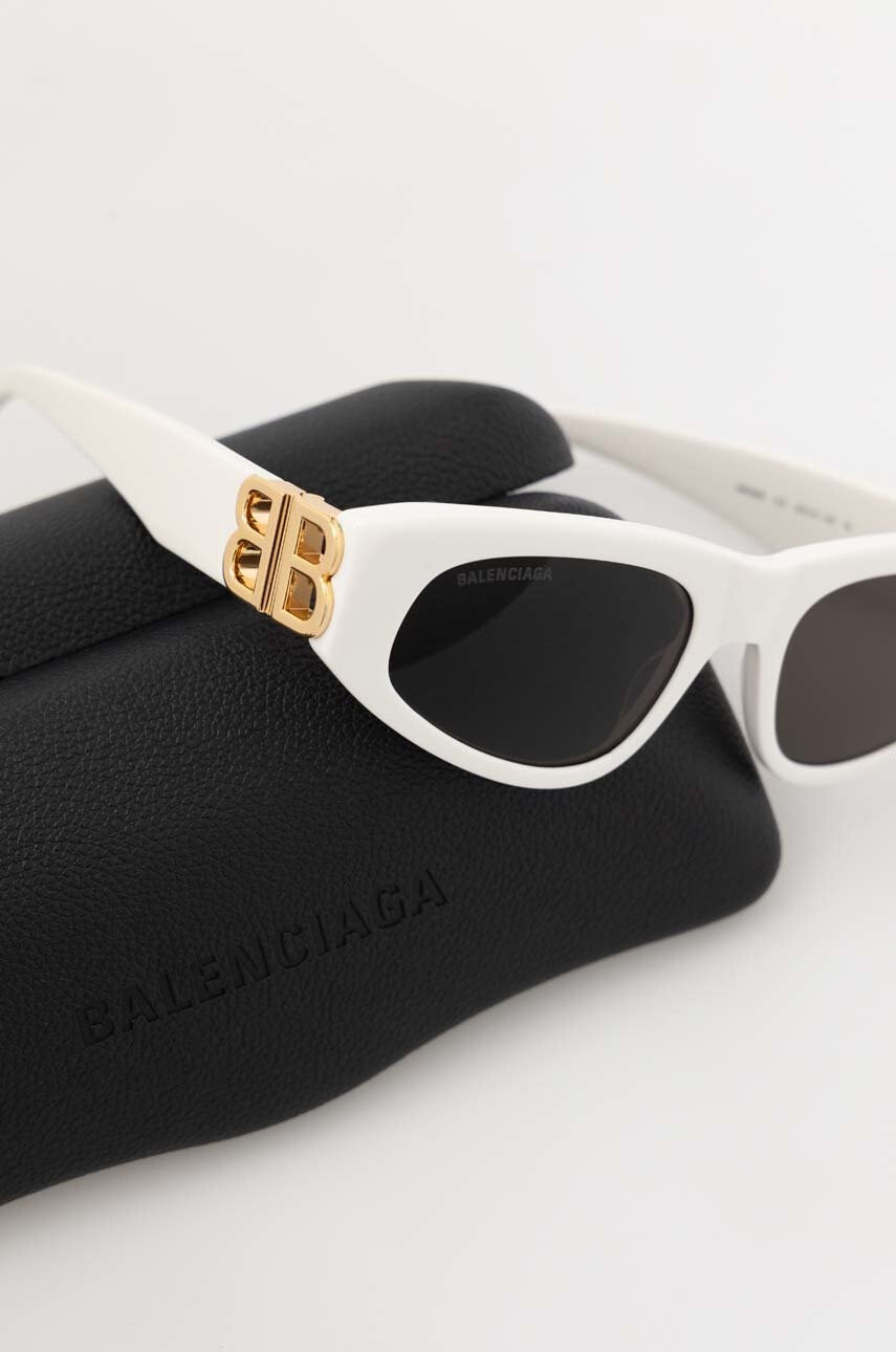 Balenciaga Слънчеви очила в бяло - Pepit.bg