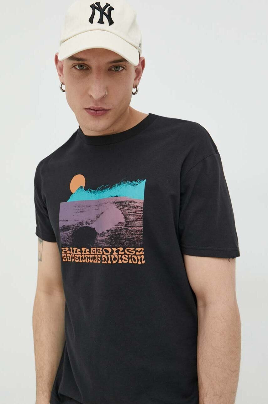 Billabong Памучна тениска в черно с принт - Pepit.bg