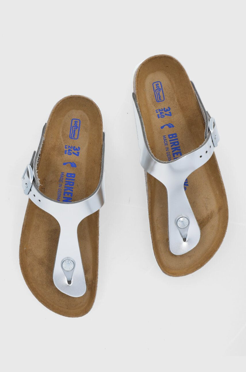 Birkenstock Кожени джапанки Gizeh дамски в сребристо с равна подметка - Pepit.bg