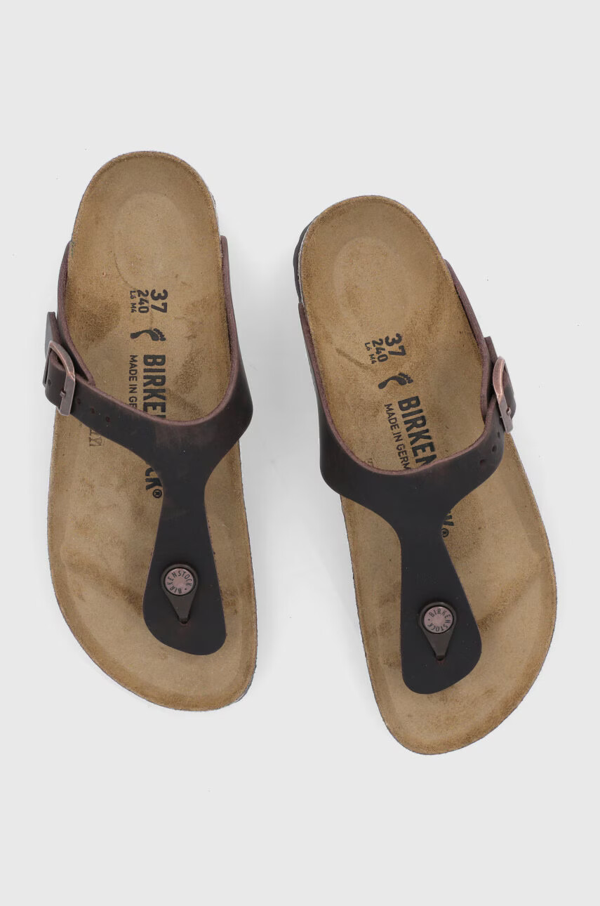 Birkenstock Кожени джапанки Gizeh дамски в кафяво с равна подметка - Pepit.bg