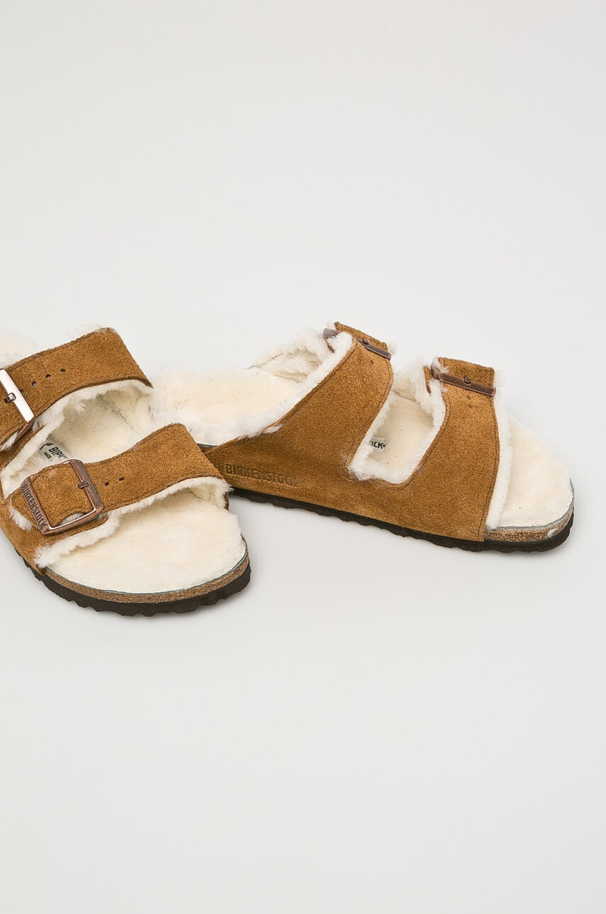 Birkenstock Пантофи Arizona в кафяво - Pepit.bg