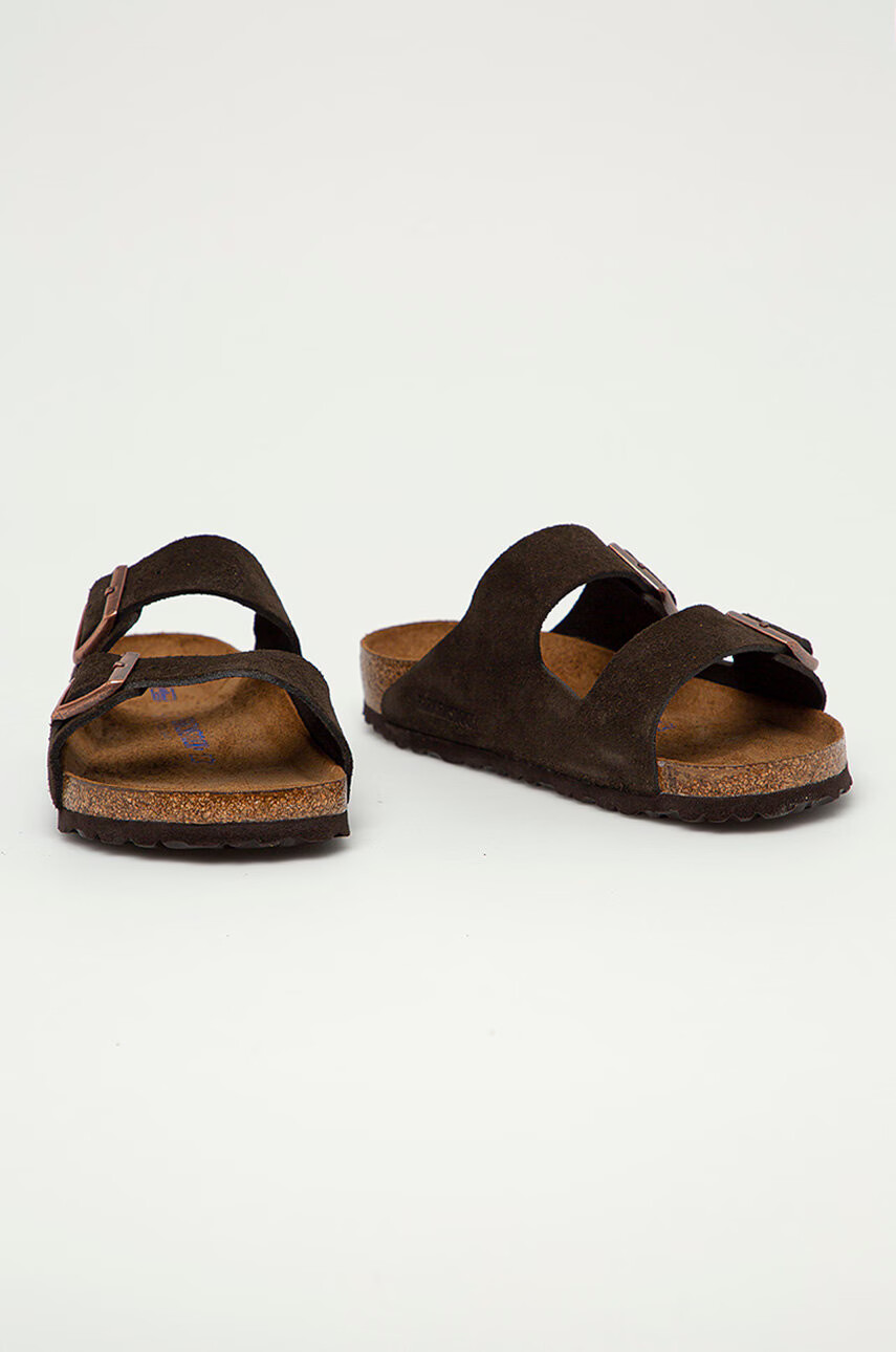 Birkenstock Велурени чехли Arizona в кафяво - Pepit.bg