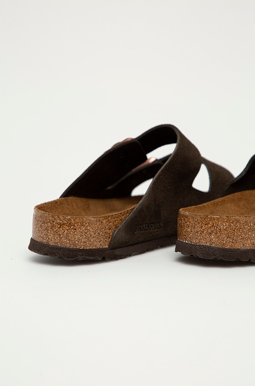 Birkenstock Велурени чехли Arizona в кафяво - Pepit.bg