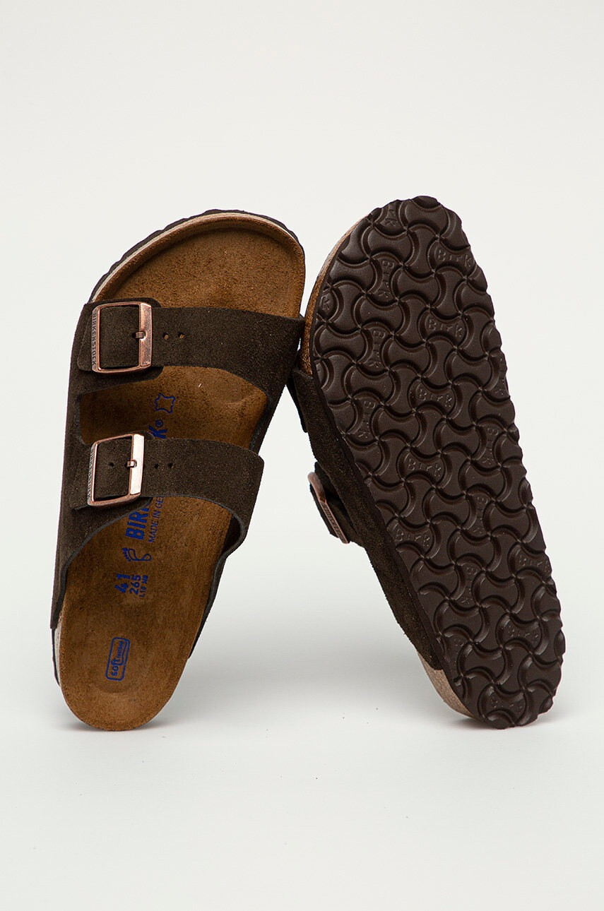 Birkenstock Велурени чехли Arizona в кафяво - Pepit.bg