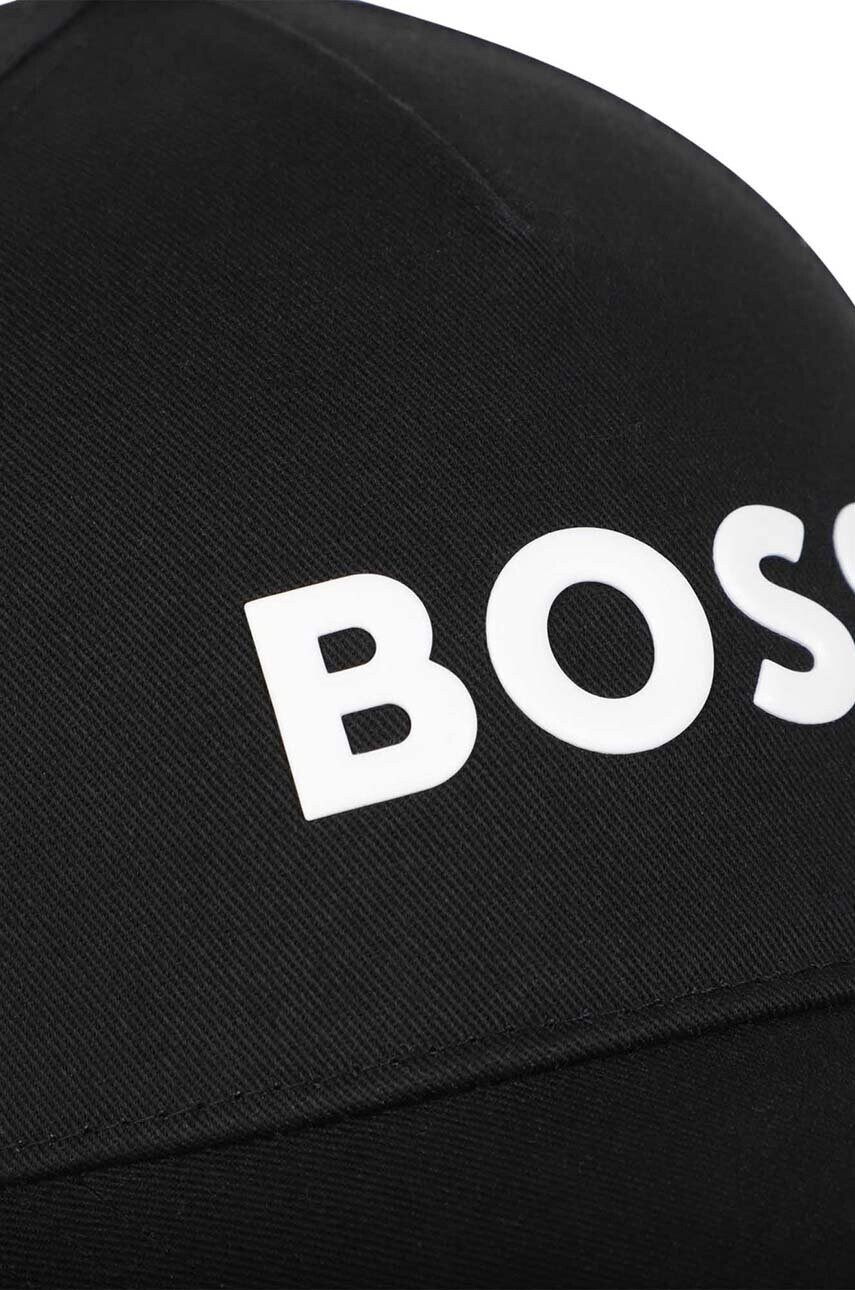 Boss Детска памучна шапка с козирка в черно с принт - Pepit.bg
