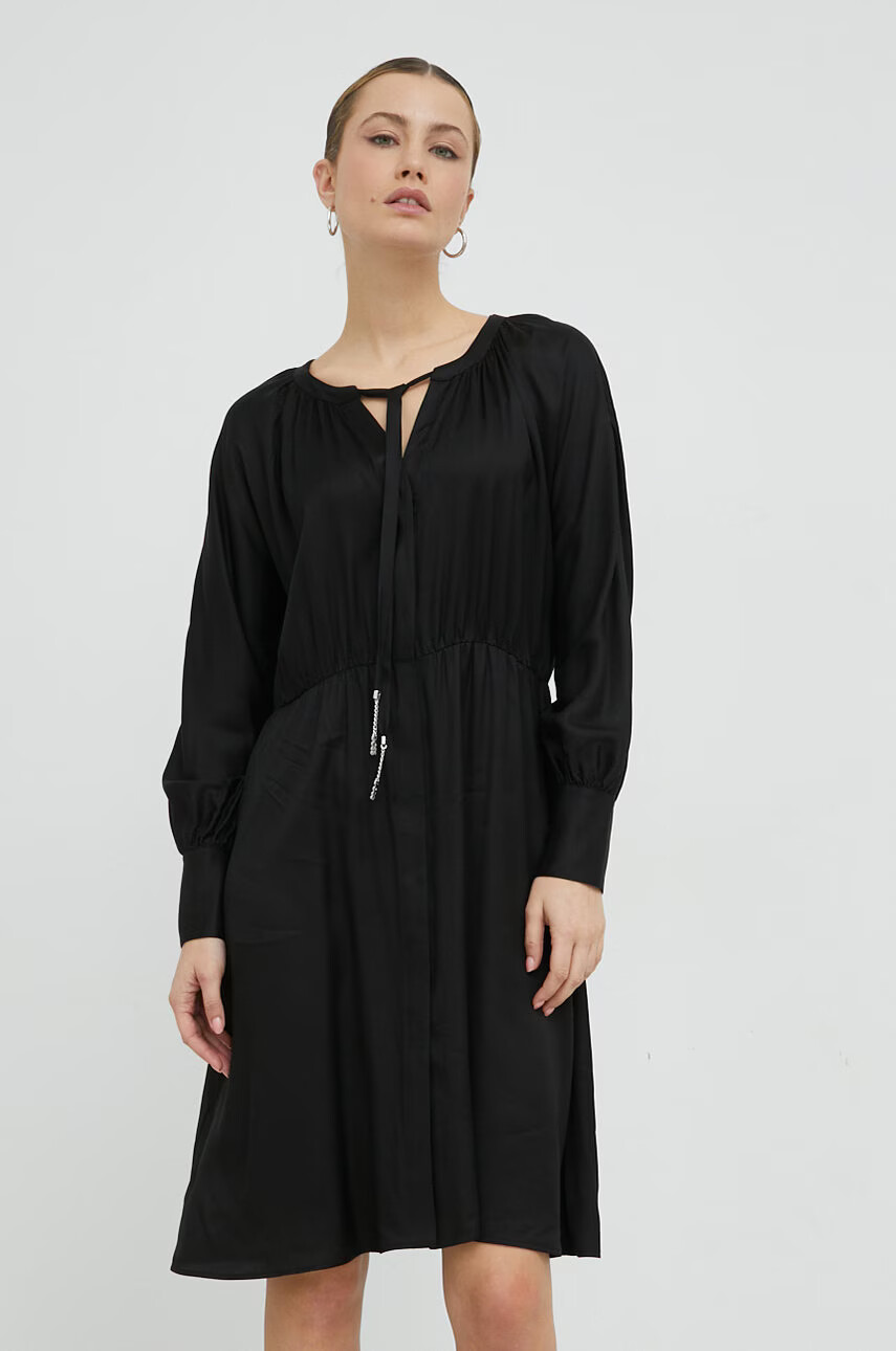 Boss Рокля в черно къс модел разкроен модел - Pepit.bg