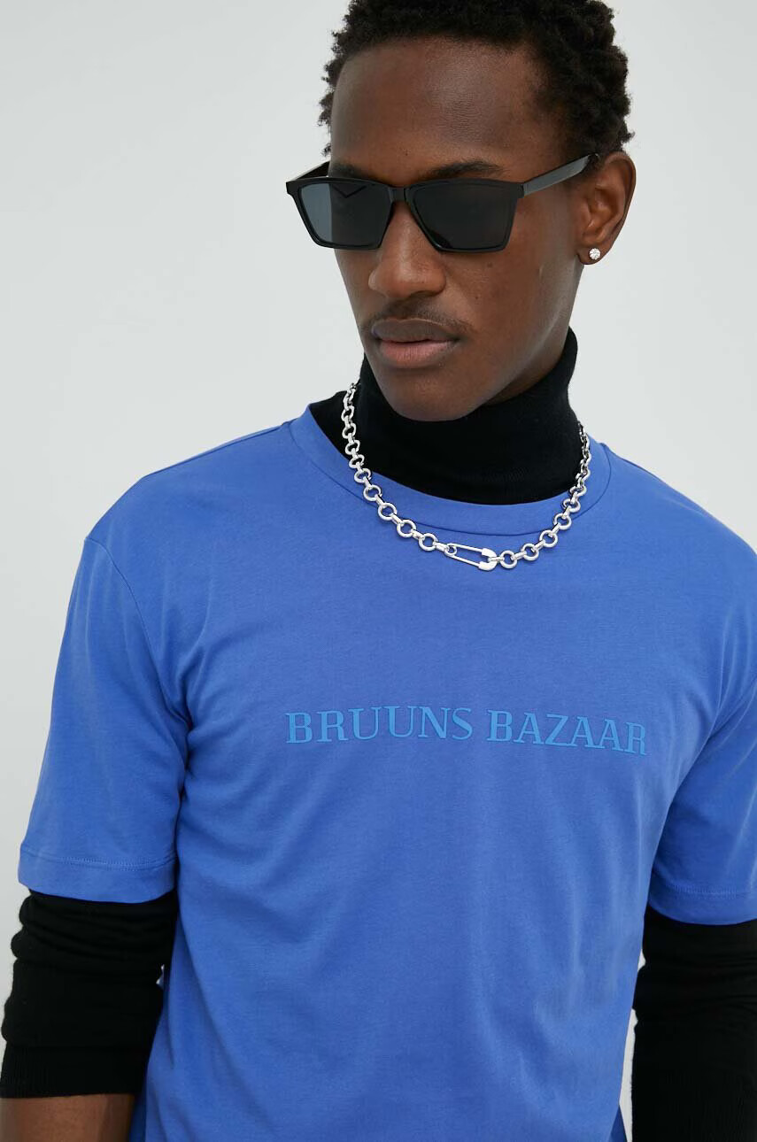 Bruuns Bazaar Памучна тениска Gus в синьо с апликация - Pepit.bg