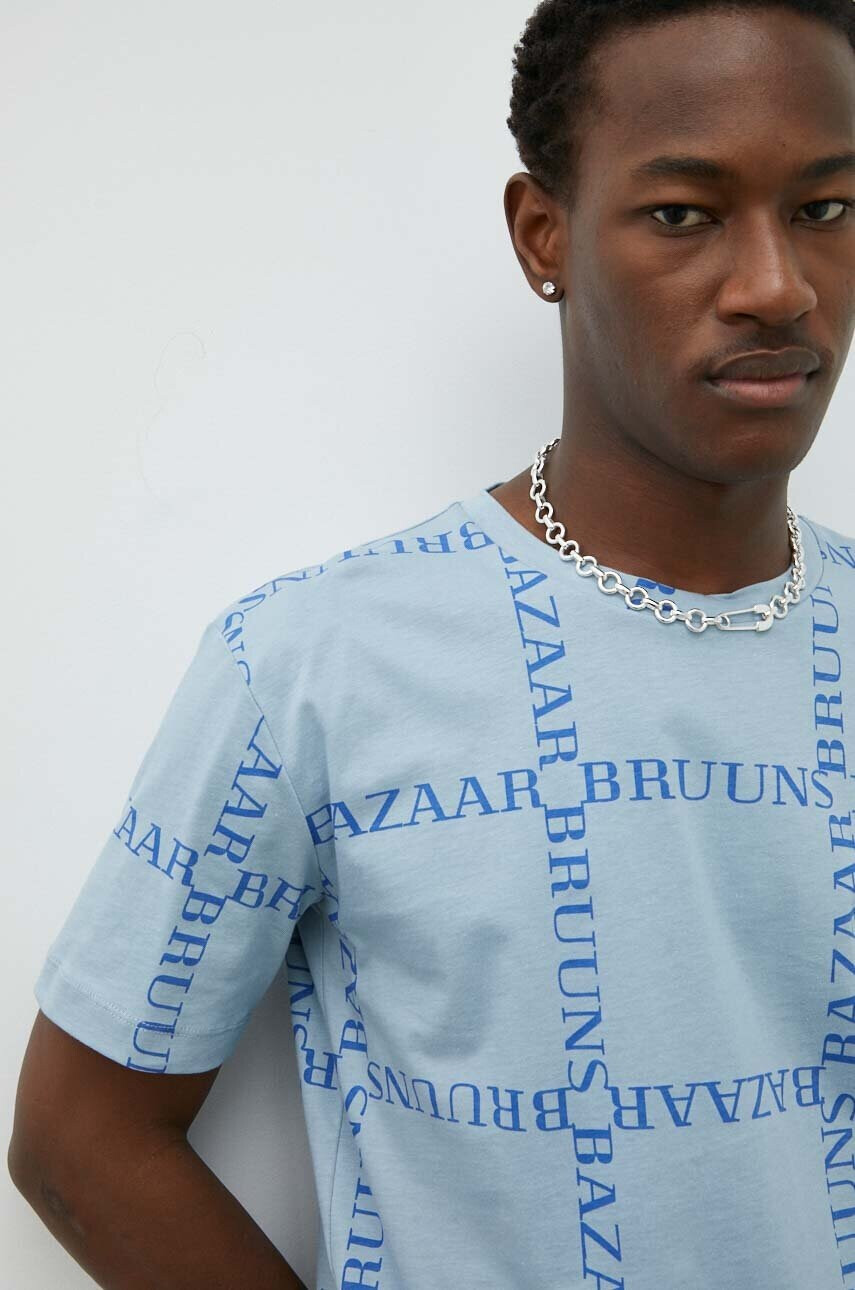 Bruuns Bazaar Памучна тениска Gus в синьо с десен - Pepit.bg