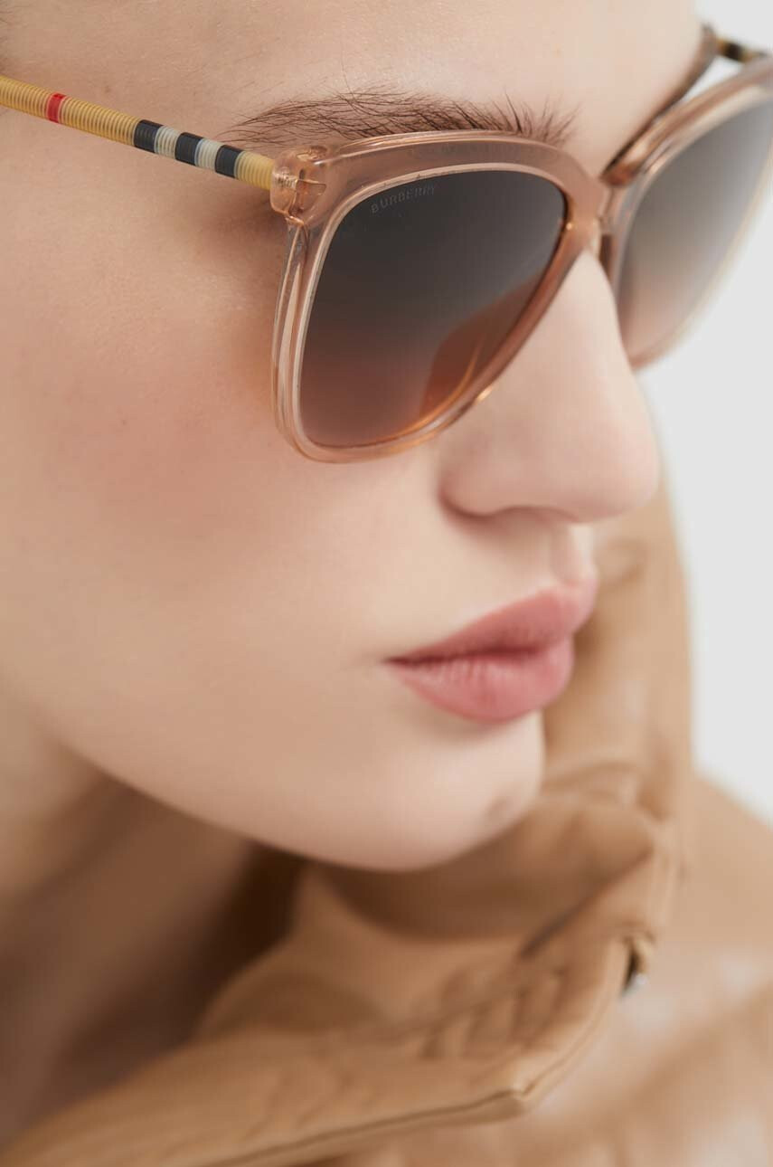 Burberry Слънчеви очила в оранжево - Pepit.bg